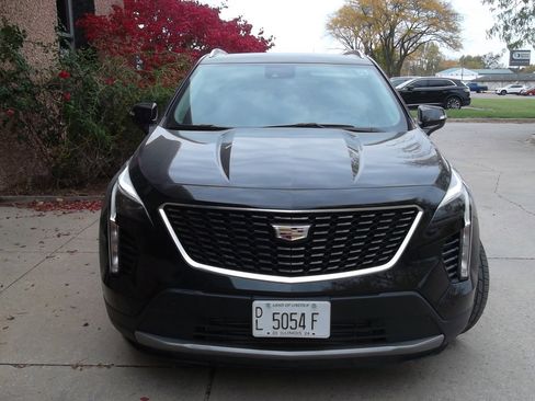 Used 2021 Cadillac XT4 Premium Luxury image 4
