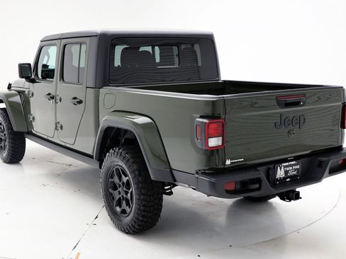 Used 2023 Jeep Gladiator Sport image 7