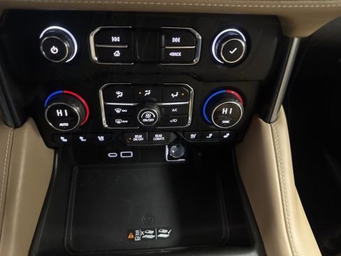 Used 2021 Chevrolet Tahoe Premier w/ Premium Package image 33