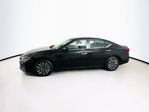 Used 2024 Nissan Altima 2.5 SV image 4