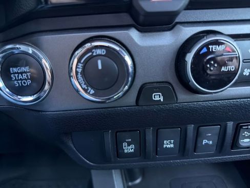 Used 2016 Toyota Tacoma SR5 image 46