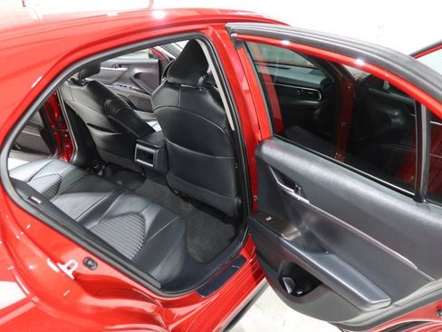 Used 2021 Toyota Camry SE w/ Convenience Package FWD image 14