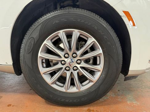 Used 2024 Buick Enclave Premium image 8