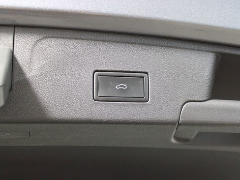 Used 2021 Volkswagen Atlas Cross Sport SE w/ Panoramic Sunroof Package image 36