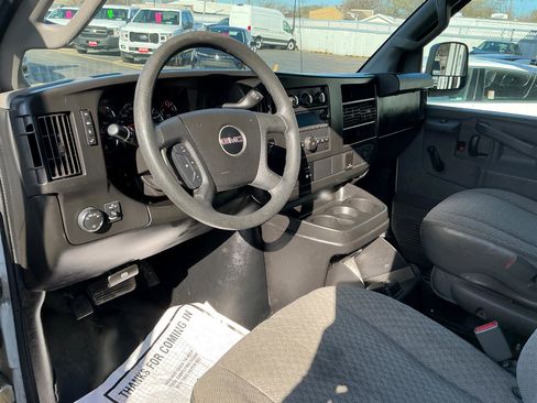 Used 2017 GMC Savana 2500 Extended image 9