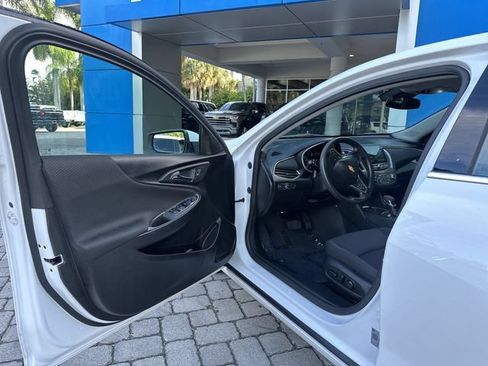 Used 2025 Chevrolet Malibu LT FWD image 22