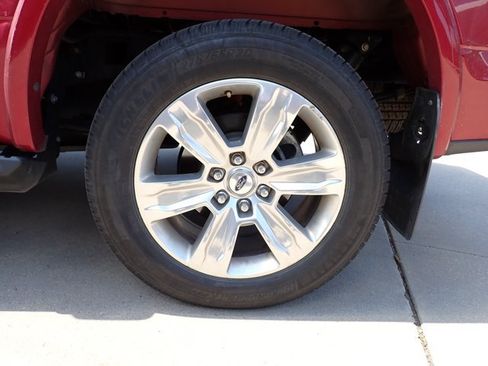 Used 2015 Ford F150 Platinum w/ Equipment Group 701A Luxury AWD/4WD image 3