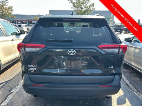 Used 2021 Toyota RAV4 LE FWD image 6