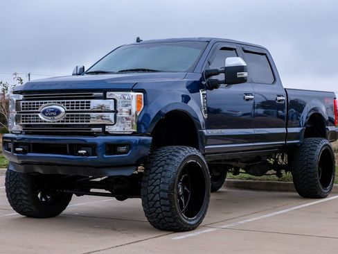 Used 2019 Ford F250 Lariat w/ Chrome Package image 6