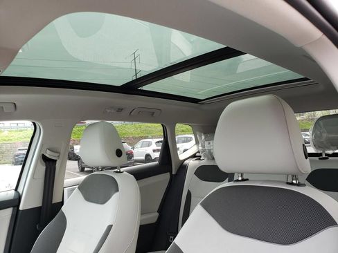 New 2026 Volkswagen Taos SE AWD/4WD image 7