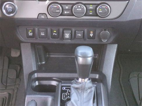 Used 2022 Toyota Tacoma TRD Off-Road w/ Technology Package image 20