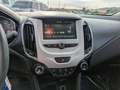 Used 2017 Chevrolet Cruze LS FWD image 21