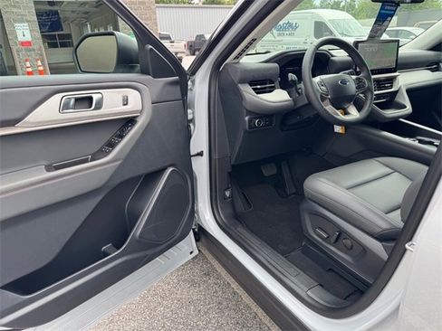 New 2025 Ford Explorer Active w/ Active Comfort Package image 16