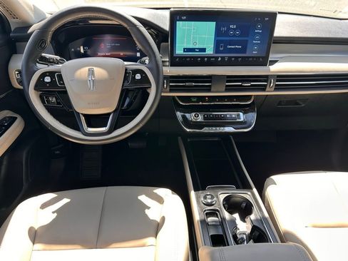 Used 2025 Lincoln Corsair FWD image 4