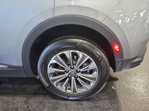 Used 2025 Buick Envision Preferred AWD/4WD image 33