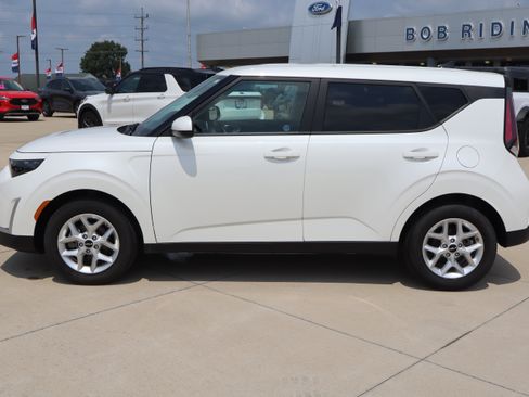 Used 2025 Kia Soul LX w/ LX Technology Package FWD image 8