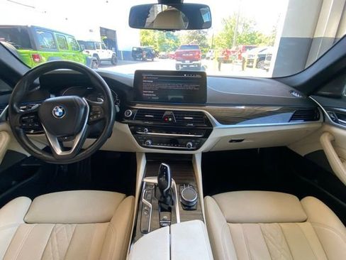 Used 2023 BMW 530e w/ Premium Package RWD image 17