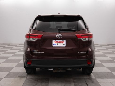 Used 2019 Toyota Highlander XLE AWD/4WD image 10