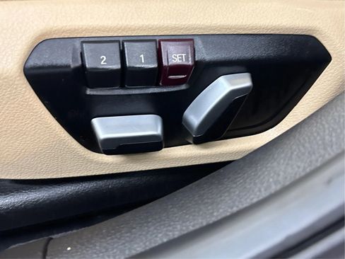 Used 2018 BMW 320i xDrive Sedan w/ Convenience Package image 23