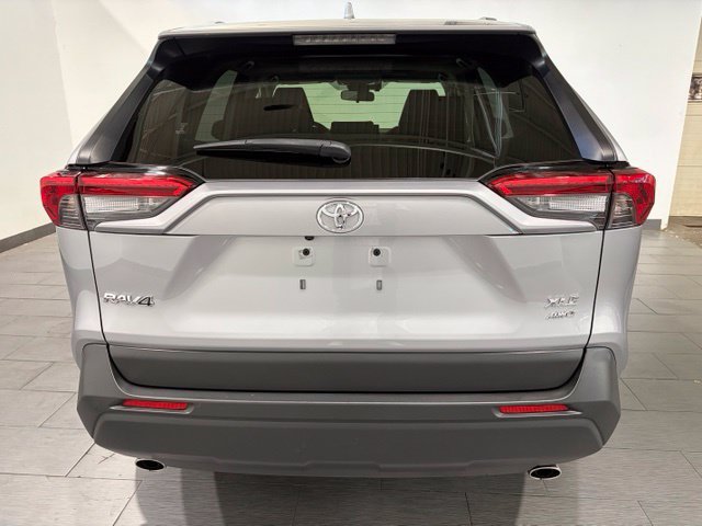 Used 2020 Toyota RAV4 XLE w/ Convenience Package AWD/4WD image 4