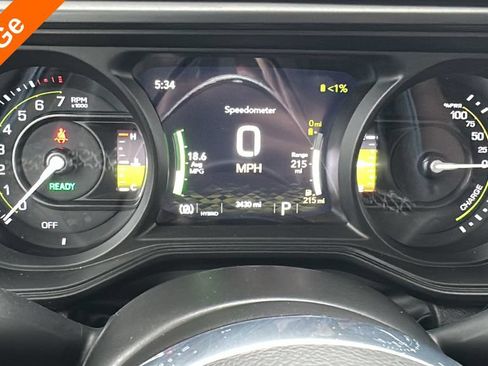 Used 2025 Jeep Wrangler Unlimited Sahara AWD/4WD image 19