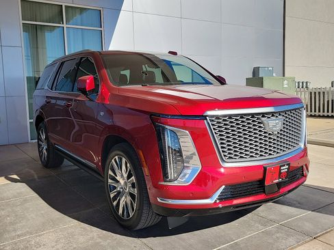 Used 2025 Cadillac Escalade Premium Luxury Platinum image 4