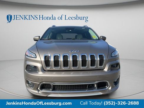 Used 2017 Jeep Cherokee Overland w/ Technology Group FWD image 8