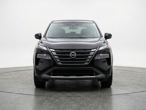 Used 2025 Nissan Rogue SV FWD image 2