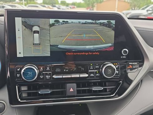 New 2026 Toyota Highlander Platinum AWD/4WD image 24