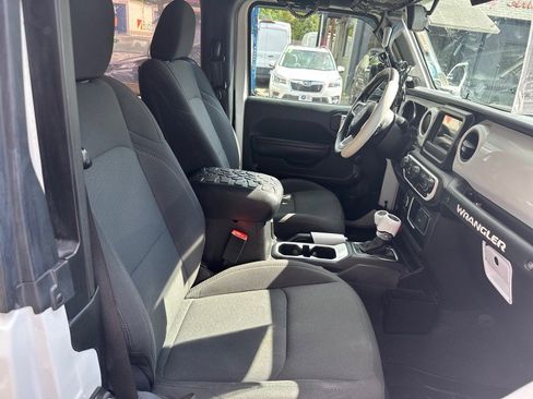 Used 2023 Jeep Wrangler Sport AWD/4WD image 32