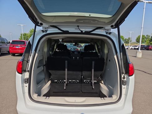 Used 2023 Chrysler Voyager LX FWD image 27