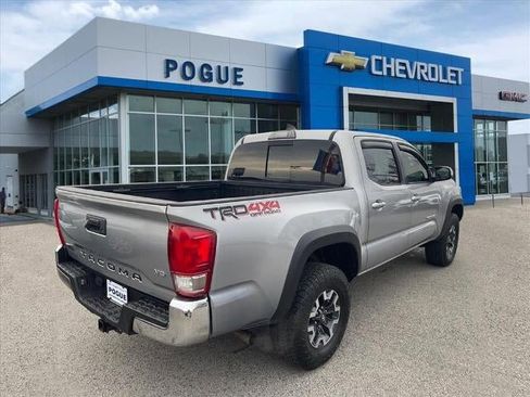 Used 2017 Toyota Tacoma SR5 image 2