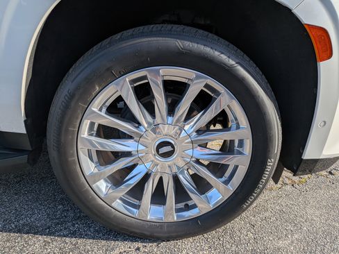 Used 2021 Cadillac Escalade Premium Luxury RWD image 12