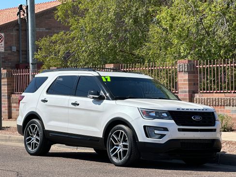 Used 2017 Ford Explorer Sport w/ Equipment Group 401A image 8