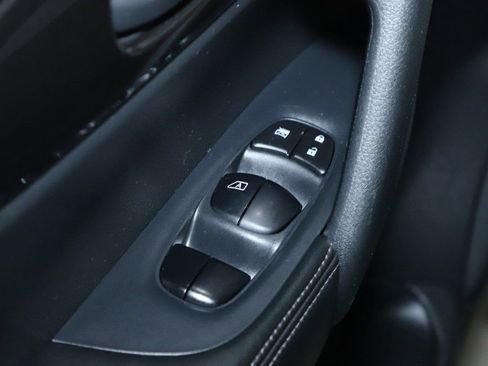 Used 2020 Nissan Rogue S image 16