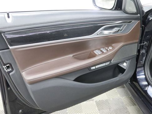Used 2017 BMW 750i xDrive AWD/4WD image 16