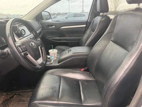 Used 2017 Toyota Highlander XLE image 5