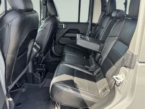 Used 2023 Jeep Gladiator Overland w/ Popular Equipment Package AWD/4WD image 10