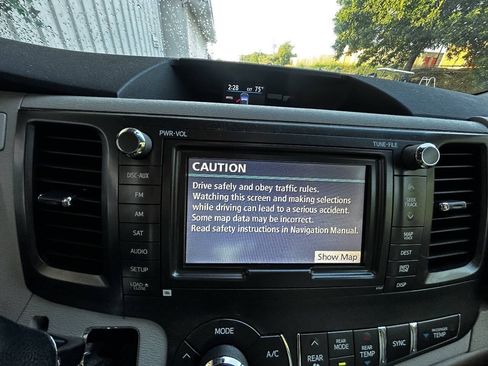 Used 2013 Toyota Sienna Limited w/ Premium Pkg AWD/4WD image 14
