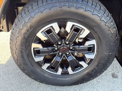 Certified 2022 Nissan Frontier PRO-4X w/ Technology Package image 9