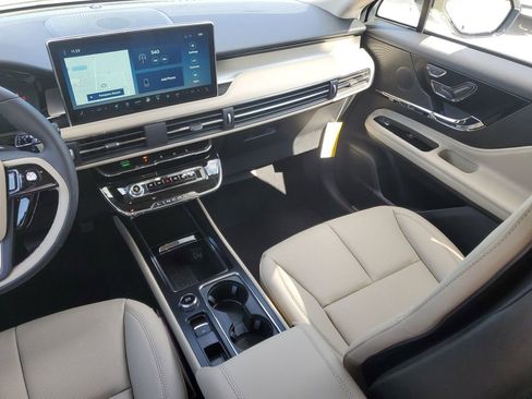 New 2026 Lincoln Corsair Premiere FWD image 17