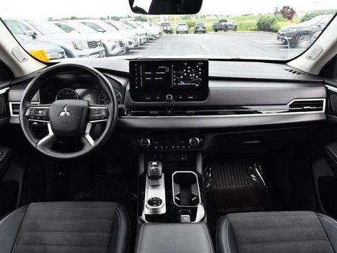 Used 2025 Mitsubishi Outlander SE AWD/4WD image 7