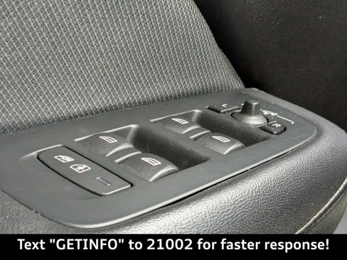 Used 2019 Volvo S60 T8 R-Design image 27