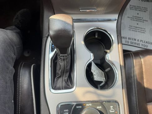 Used 2018 Jeep Grand Cherokee Overland AWD/4WD image 25