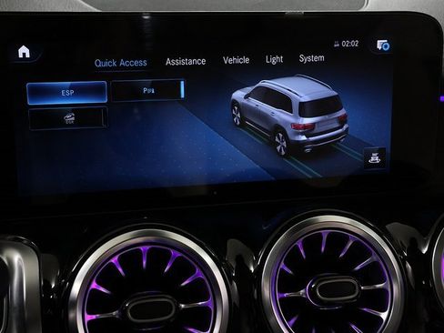 Used 2023 Mercedes-Benz GLB 250 4MATIC image 17