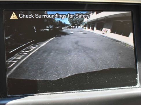 Used 2011 Cadillac Escalade Premium AWD/4WD image 23