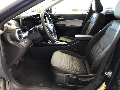 Used 2024 Chevrolet Trax LT w/ Driver Confidence Package image 32