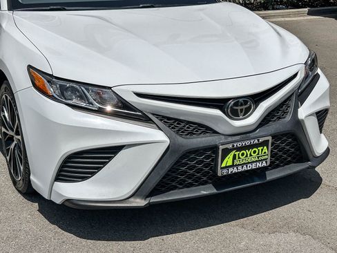 Used 2018 Toyota Camry SE FWD image 5