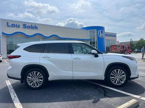 Used 2022 Toyota Highlander Platinum AWD/4WD image 5