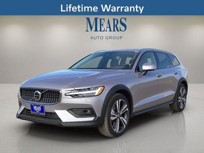 New 2026 Volvo V60 B5 Cross Country Plus w/ Protection Package Premier